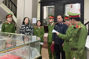 Khởi tố, bắt tạm giam vợ chồng giám đốc Công ty vàng bạc Kim Chung