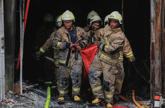 Khung cảnh tang thương bao trùm địa điểm xảy ra vụ cháy ở Indonesia