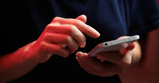 Ly hôn sau 14 năm chung sống vì tin nhắn ngoại tình được 'khóa mật khẩu'