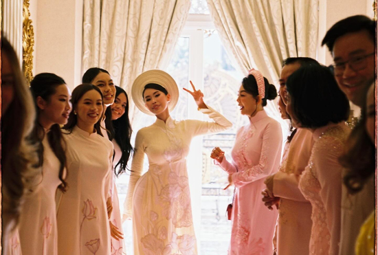 Loạt ảnh giờ mới để lộ về hôn lễ con gái tỷ phú Johnathan Hạnh Nguyễn