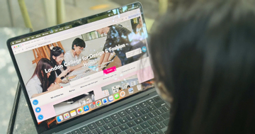 Nộp hàng trăm triệu, nhiều sinh viên suy sụp vì bằng không được Bộ GD-ĐT công nhận