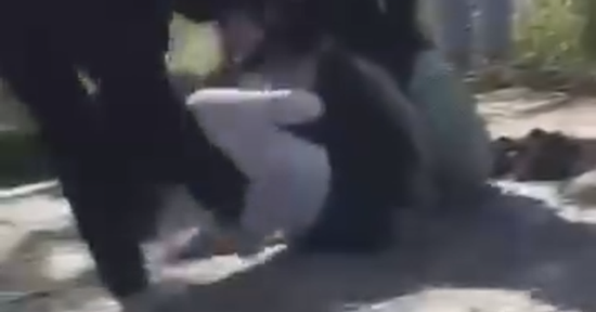 Nữ sinh lớp 10 bị nhóm bạn lớp 8 đánh do mâu thuẫn kéo dài từ năm học trước