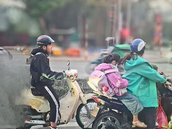 Phụ huynh xin nghỉ học cho con: Đừng để con trẻ ‘bóc mẽ’ người lớn