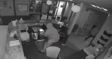 Trộm đột nhập bệnh viện, nhiều bình tro cốt bị lấy đi