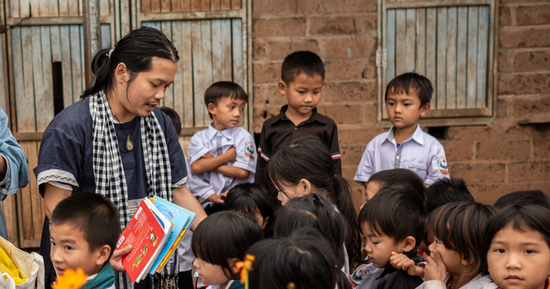 Từ lùm xùm dự án Nuôi em: Làm từ thiện bằng tiền của cộng đồng không phải là 