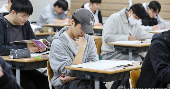 Viện trưởng xin từ chức vì đề thi tiếng Anh kiểu 'đánh đố'