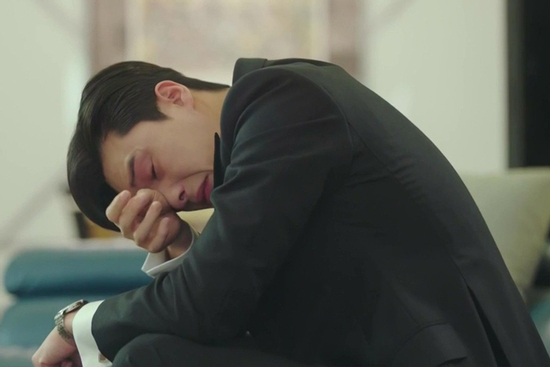 Cho vay 200 triệu nhưng chú nói sẽ không trả, nhìn thấy tờ giấy trên bàn, chồng tôi chuyển thêm 100 triệu