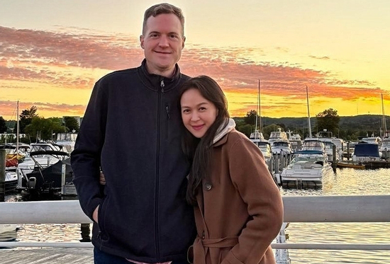 Người mẫu Ngọc Nga sống như bà hoàng bên chồng Tây kém tuổi, con trai lớn cao 2m