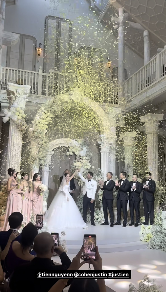 Không gian tiệc cưới xa xỉ của rich kid Tiên Nguyễn và chồng ngoại quốc tại Đà Nẵng