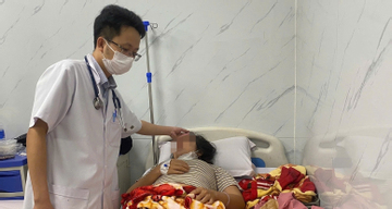 Hàng chục người nhập viện sau khi ăn bánh mì, có ca diễn tiến nặng