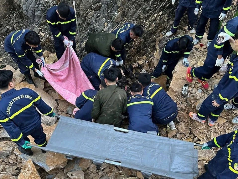 Tìm thấy thi thể nạn nhân vụ sạt lở đất đá trên Quốc lộ 6 qua Phú Thọ