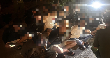 Vĩnh Long: Công an phát hiện bí mật bên trong ô tô chở 20 thanh niên