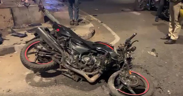 4 người trong gia đình tử vong khi xe máy đâm vào máy cày