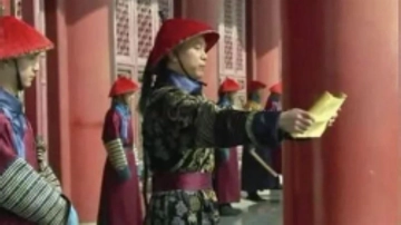 Cú lừa của phim ảnh: Thái giám phần lớn mù chữ nhưng luôn là người đọc chiếu chỉ