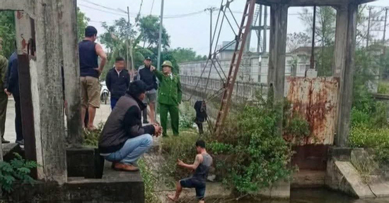 Hai nữ sinh lớp 8 ở Ninh Bình xô xát, một em tử vong