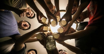 Họp lớp 18 năm, tôi nhận ra 3 sự thật cay đắng về cách sống của người trưởng thành