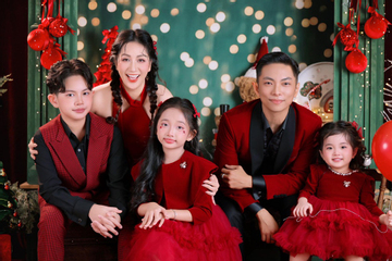 Bé út Lisa giật trọn spotlight trong bộ ảnh Noel nhà Khánh Thi - Phan Hiển