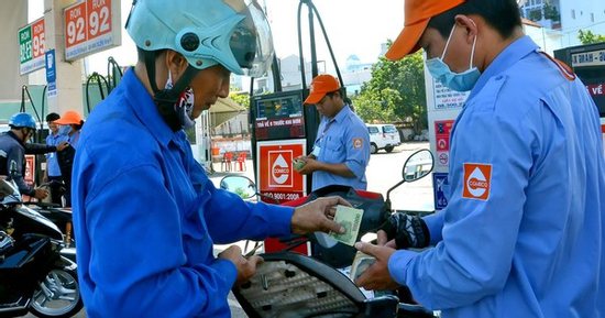 Giá xăng giảm về gần 19.000 đồng/lít, dầu hỏa rẻ hơn 700 đồng/lít