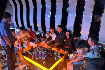 Nam sinh lớp 12 cùng nhóm bạn mua ma tuý mang vào quán bar ‘bay lắc’