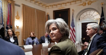 Phản ứng của ông Trump khi bị trợ lý mô tả 'có tính cách của người nghiện rượu'