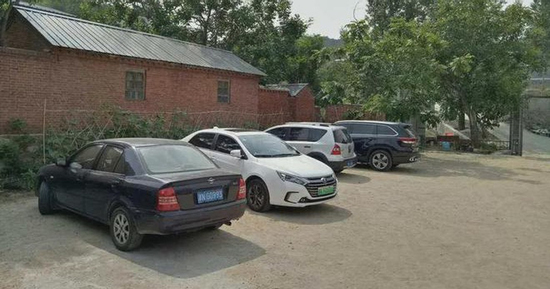 Cho hàng xóm mượn sân kinh doanh hơn chục năm miễn phí, đến lúc đòi lại thì trở mặt khiến tôi chết lặng