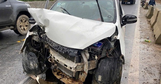 Gia đình 4 người ở Đà Nẵng gặp nạn trên đường cao tốc, cháu bé 9 tháng tuổi tử vong