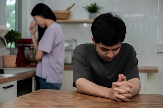 Kết hôn xong mới biết phải gánh khoản nợ cờ bạc 300 triệu đồng cho mẹ vợ