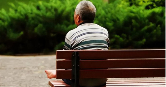 Khi nhiều người chán việc, cụ ông 75 tuổi vẫn bám trụ một công việc suốt 60 năm và cái kết