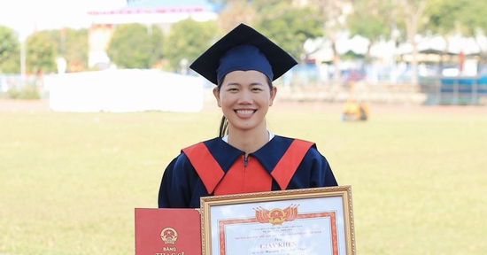 Kình ngư Nguyễn Thị Ánh Viên tốt nghiệp thạc sĩ sau 3 năm theo học