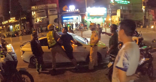 Nhậu say, hoán đổi tài xế để né đo nồng độ cồn, 2 người bị đề nghị truy tố