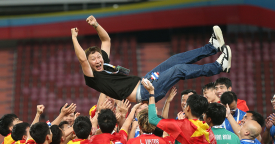 U22 Việt Nam giành HCV SEA Games 33: Từ nước... tính sai của HLV Kim Sang Sik