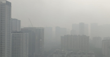 Cảnh tượng khác lạ ở Hà Nội sáng nay: Cao ốc 'biến mất', TP chìm trong lớp mù dày đặc