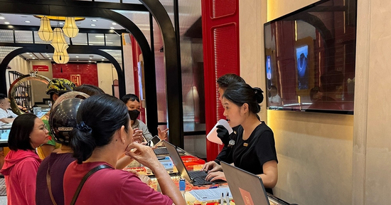 Giá vàng biến động, nhà đầu tư ‘đu đỉnh’ nên giữ hay bán?