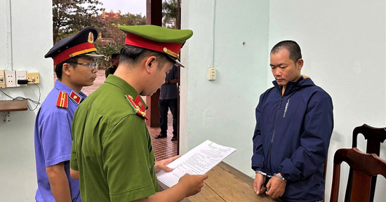 Khởi tố Võ Văn Tiến, đối tượng dùng dao chém vợ vì bị đòi ly hôn