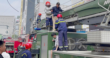 8 người mắc kẹt trong vụ cháy nhà 6 tầng tại Bắc Ninh