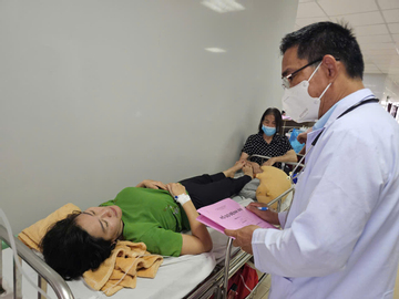 Hàng chục người ở TP HCM vừa phải nhập viện, lại nghi do bánh mì