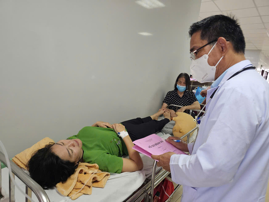 Hàng chục người ở TP HCM vừa phải nhập viện, lại nghi do bánh mì