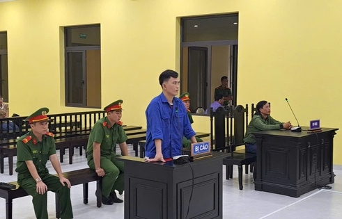 Nghịch tử hành hung mẹ, đâm người thi hành công vụ ở Cà Mau