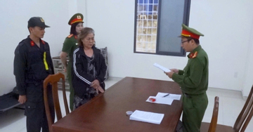 Soi chiếu hành lý tại sân bay, công an phát hiện 24 thỏi vàng