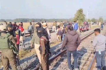 Thương tâm vụ tai nạn tàu chở 600 khách ở Ấn Độ lao vào đàn voi