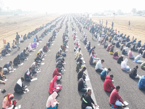 8.000 người ngồi trên đường băng làm bài thi, giám thị dùng UAV chống gian lận