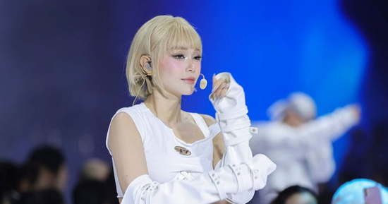 Ca sĩ Minh Hằng với màn 