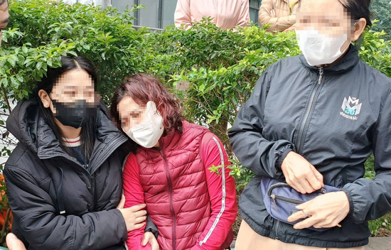 Hà Nội: Chợ cháy cận Tết, tiểu thương nghẹn ngào nhìn tài sản hóa tro