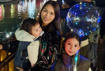 Hai con lai Tây nhà siêu mẫu Hà Anh tận hưởng Giáng sinh ở quê nội