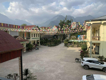 Mới nghe tin sáp nhập trường, phụ huynh đã phản đối, đồng loạt cho con nghỉ học