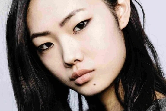 Nhân tướng học chỉ ra: Phụ nữ sở hữu nốt ruồi ở 3 vị trí này thường có số sướng