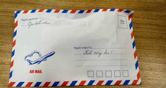 Phong bì của thông gia nghèo khiến gia đình quan chức về hưu im phăng phắc