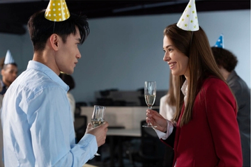 Được sếp giúp đỡ: EQ thấp nói 'cảm ơn' theo bản năng, EQ cao ứng xử tinh tế có tính toán