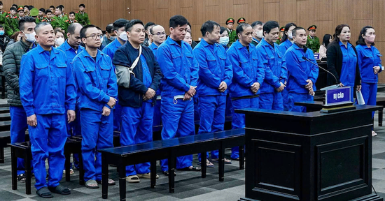 Hai cựu phó chánh án bị phạt 3 và 7 năm tù vì nhận hối lộ