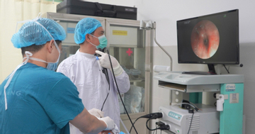 Mất 2 răng giả không rõ nguyên nhân, 20 năm sau phát hiện nằm trong phổi